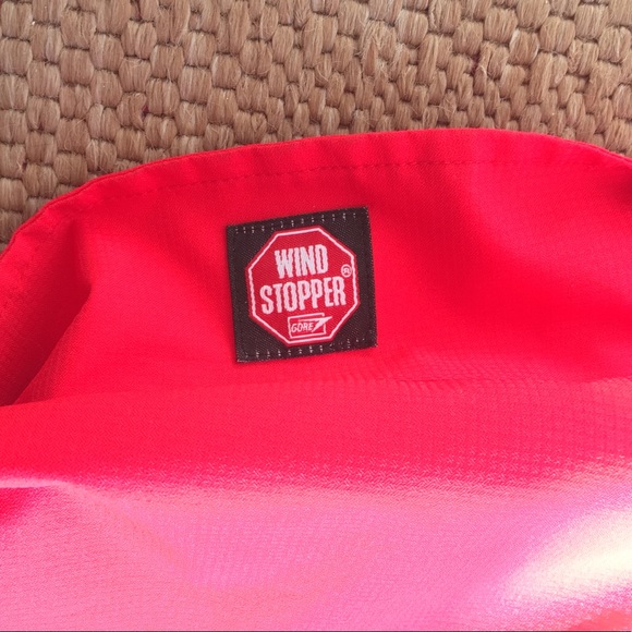 Red wind breaker - Picture 6 of 8